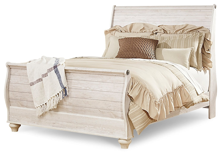 Willowton Queen Sleigh Bed with Mirrored Dresser and Nightstand